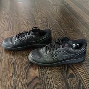 Men’s Nike leather sneakers size 9.5